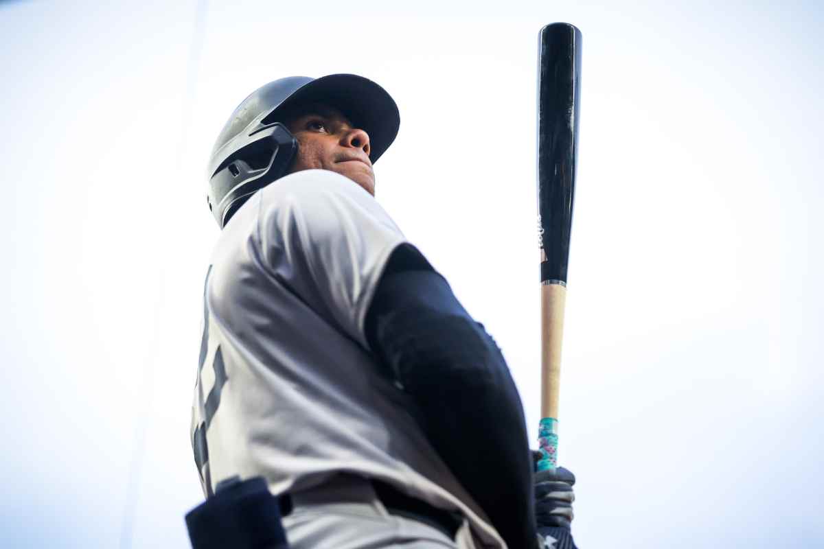 Los aficionados de los Yankees están esperanzados mientras la incertidumbre rodea el futuro de Juan Soto, con la expectativa de que el descuento de la postemporada del jugador estrella todavía podría estar disponible